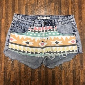 TRIBAL PRINTED SHORTS